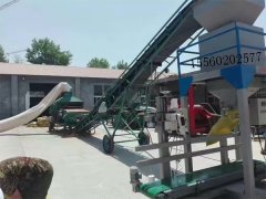 皮帶輸送機、糧食機和包裝機生產(chǎn)線