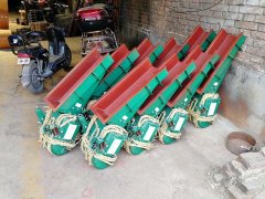 現(xiàn)貨供應(yīng)各種型號(hào)電磁振動(dòng)給料機(jī)、GZ電磁給料機(jī)、礦用電磁振動(dòng)給